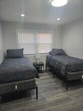 8304 S Kedzie Ave in Chicago, IL - Building Photo - Building Photo