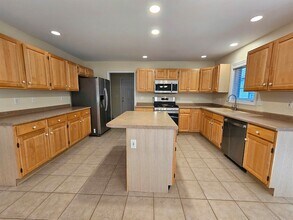 73 Partridge Dr in Essex Junction, VT - Building Photo - Building Photo