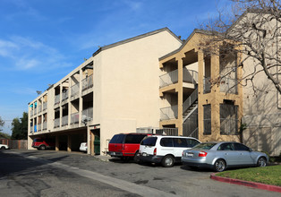 Villa Sonata Apartments in Santa Ana, CA - Building Photo - Building Photo