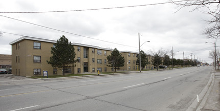 Winston Park Apartments in Toronto, ON - Building Photo - Building Photo