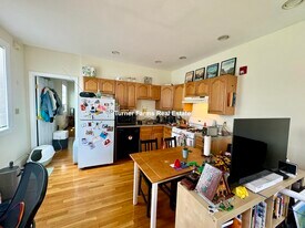 295 Beacon St, Unit 1 in Somerville, MA - Building Photo