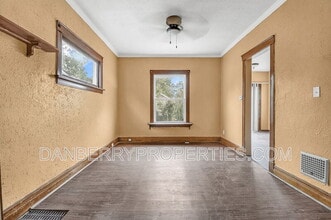 2416 Lawton Ave in Toledo, OH - Foto de edificio - Building Photo