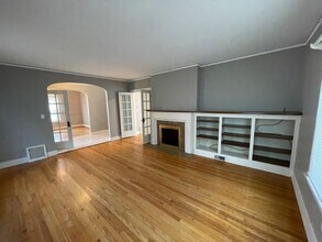 605 Brookland Park Dr in Iowa City, IA - Building Photo - Building Photo