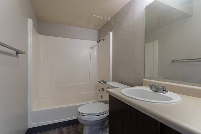 Grove Apartments in Pocatello, ID - Building Photo - Interior Photo