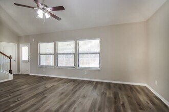 18554 Sunrise Pines Dr in Montgomery, TX - Building Photo - Building Photo