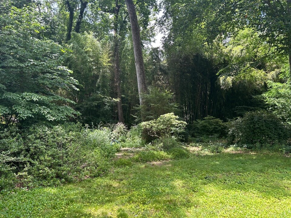 6820 Millwood Rd in Bethesda, MD - Building Photo