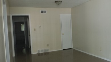 1996 Goldbrier Ln in Memphis, TN - Building Photo - Building Photo