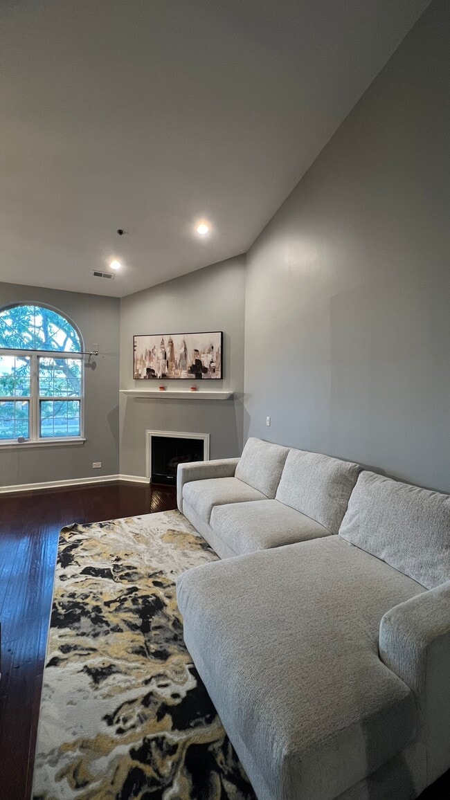 475 Scots Dr in Naperville, IL - Building Photo - Building Photo