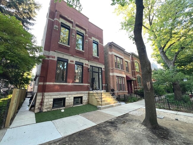 property at 822 N Winchester Ave