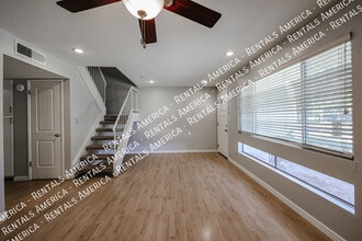 1052 S San Jose in Mesa, AZ - Foto de edificio - Building Photo