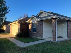 12021 Shine Ave in Rhome, TX - Building Photo - Building Photo