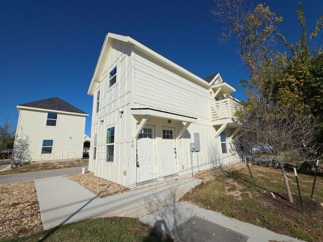 property at 2002 W 2nd St