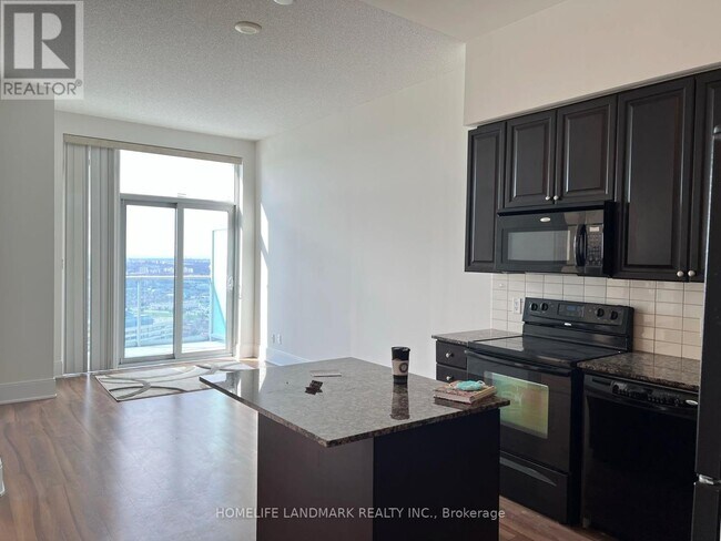 330-P330 Burnhamthorpe Rd W in Mississauga, ON - Building Photo - Building Photo