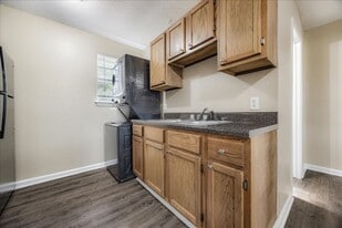 Graceland Flats – Modern Living in the Hea... in Memphis, TN - Building Photo