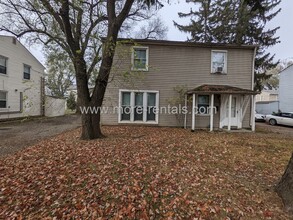 733-735-735 Valerie Ln in Whitehall, OH - Foto de edificio - Building Photo