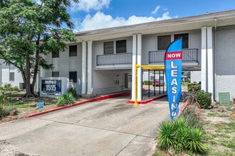 Metro at 1515 in Carrollton, TX - Building Photo - Building Photo