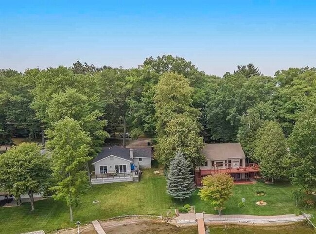 property at 5515 Lakeview Dr