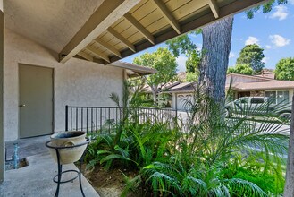 26851 Oak Branch Cir in Santa Clarita, CA - Building Photo - Building Photo