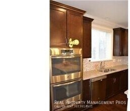 10607 Legacy Ln in Fairfax, VA - Building Photo - Building Photo