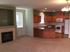 2125 Bobs Hollow Ln in Dupont, WA - Building Photo - Building Photo