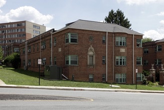 Wakefield Manor in Arlington, VA - Foto de edificio - Building Photo