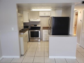 10745 SW 3rd St, Unit 3 in Miami, FL - Building Photo - Building Photo