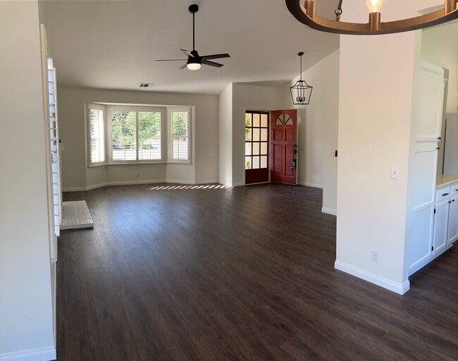 711 Hill St in Los Alamos, CA - Building Photo - Building Photo