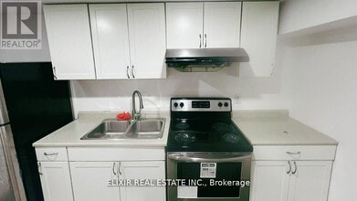 92 Enford Cres in Brampton, ON - Building Photo - Building Photo