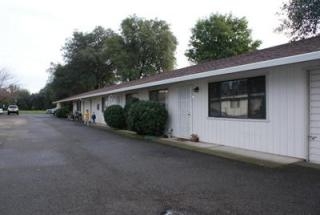 3221 Churn Creek Rd in Redding, CA - Foto de edificio