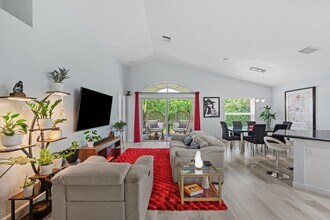 1664 Oak Berry Cir in Wellington, FL - Building Photo - Building Photo