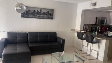 8670 NW 6th Ln in Miami, FL - Building Photo - Building Photo
