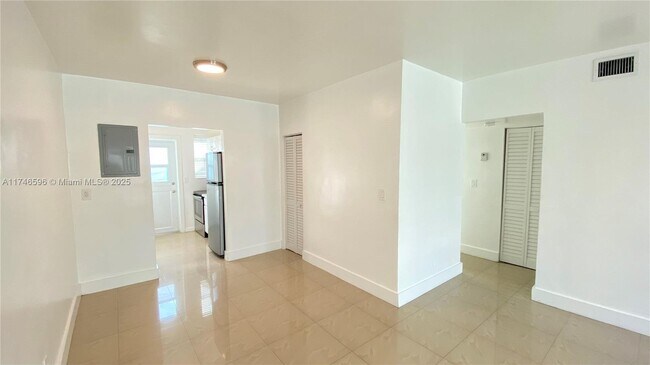 8227 Crespi Blvd in Miami Beach, FL - Building Photo - Building Photo