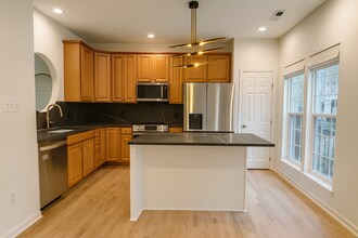 250 W Bland St in Charlotte, NC - Foto de edificio - Building Photo