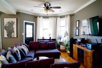 1010 N Kedzie Ave, Unit 3 in Chicago, IL - Building Photo - Building Photo