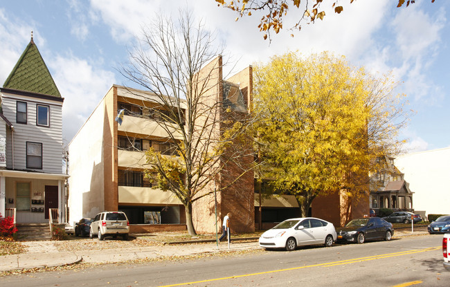 914/918 S State Street in Ann Arbor, MI - Foto de edificio - Building Photo