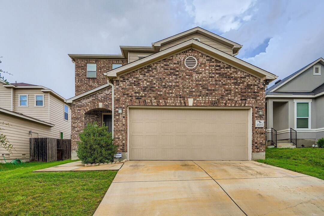 10015 Overlook Acrs in San Antonio, TX - Building Photo