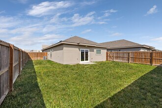 3509 Duke Ave in McAllen, TX - Foto de edificio - Building Photo