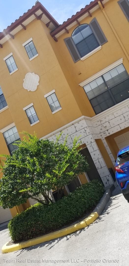 6131 Metrowest Blvd in Orlando, FL - Foto de edificio - Building Photo
