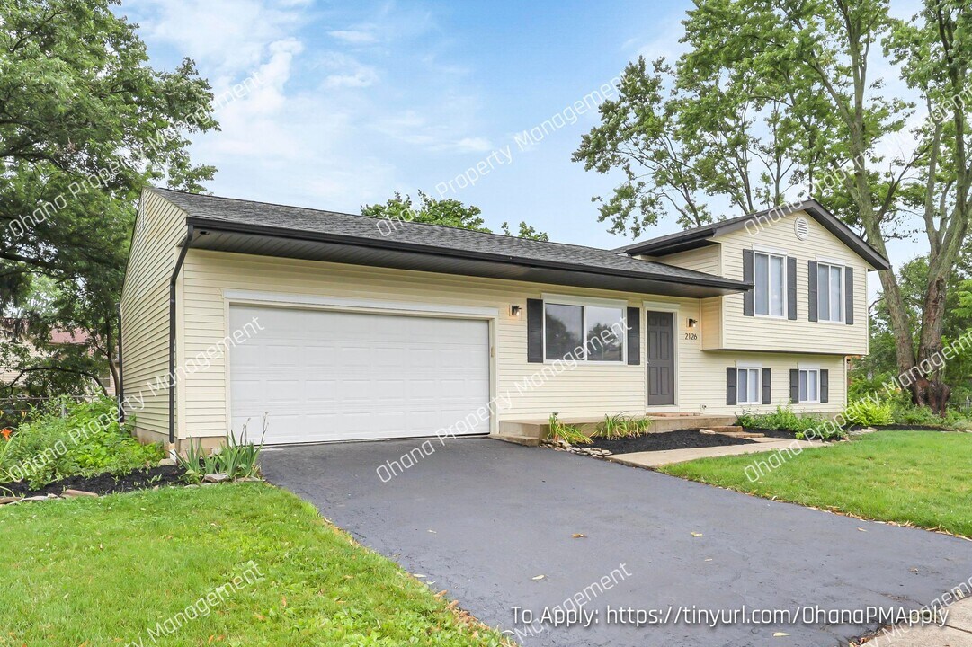 2126 Sari Lynn Ct in Hilliard, OH - Building Photo