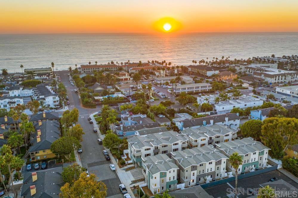 358 Walnut Ave in Carlsbad, CA - Building Photo