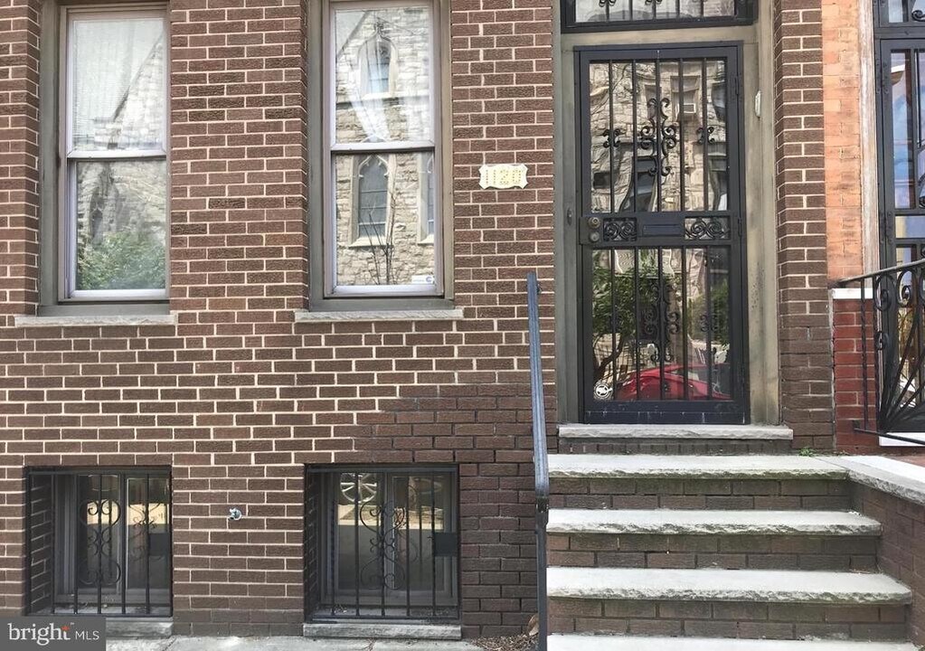 1120 Jackson St in Philadelphia, PA - Building Photo
