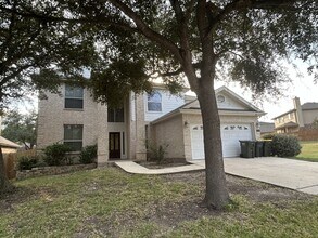 545 Triple Crown Dr in Schertz, TX - Foto de edificio - Building Photo
