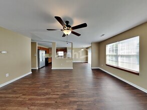 977 Dorothy Dr in Greenfield, IN - Foto de edificio - Building Photo