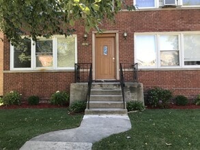 4915 Hull St, Unit 2E in Skokie, IL - Foto de edificio - Building Photo