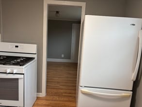 337 Village St in Millis-Clicquot, MA - Foto de edificio - Building Photo