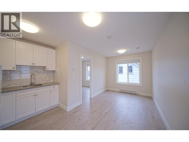 1044 Quadling Ave in Coquitlam, BC - Building Photo - Building Photo