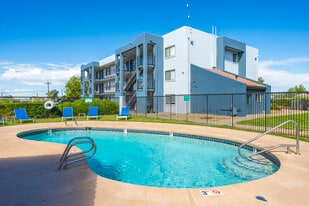 Vista Alegre Apartments in Santa Fe, NM - Building Photo
