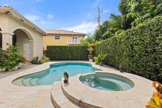 718 SW 26th Rd in Miami, FL - Building Photo - Building Photo