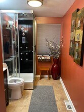 6717 Tupelo Dr in Bedford Heights, OH - Foto de edificio - Building Photo