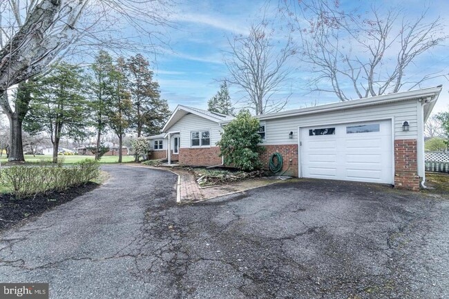 520 Powell Rd in Mount Holly, NJ - Foto de edificio - Building Photo